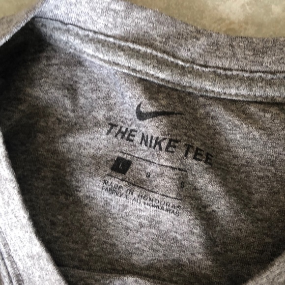 Nike Dri-Fit Tee Size L - Picture 2 of 2